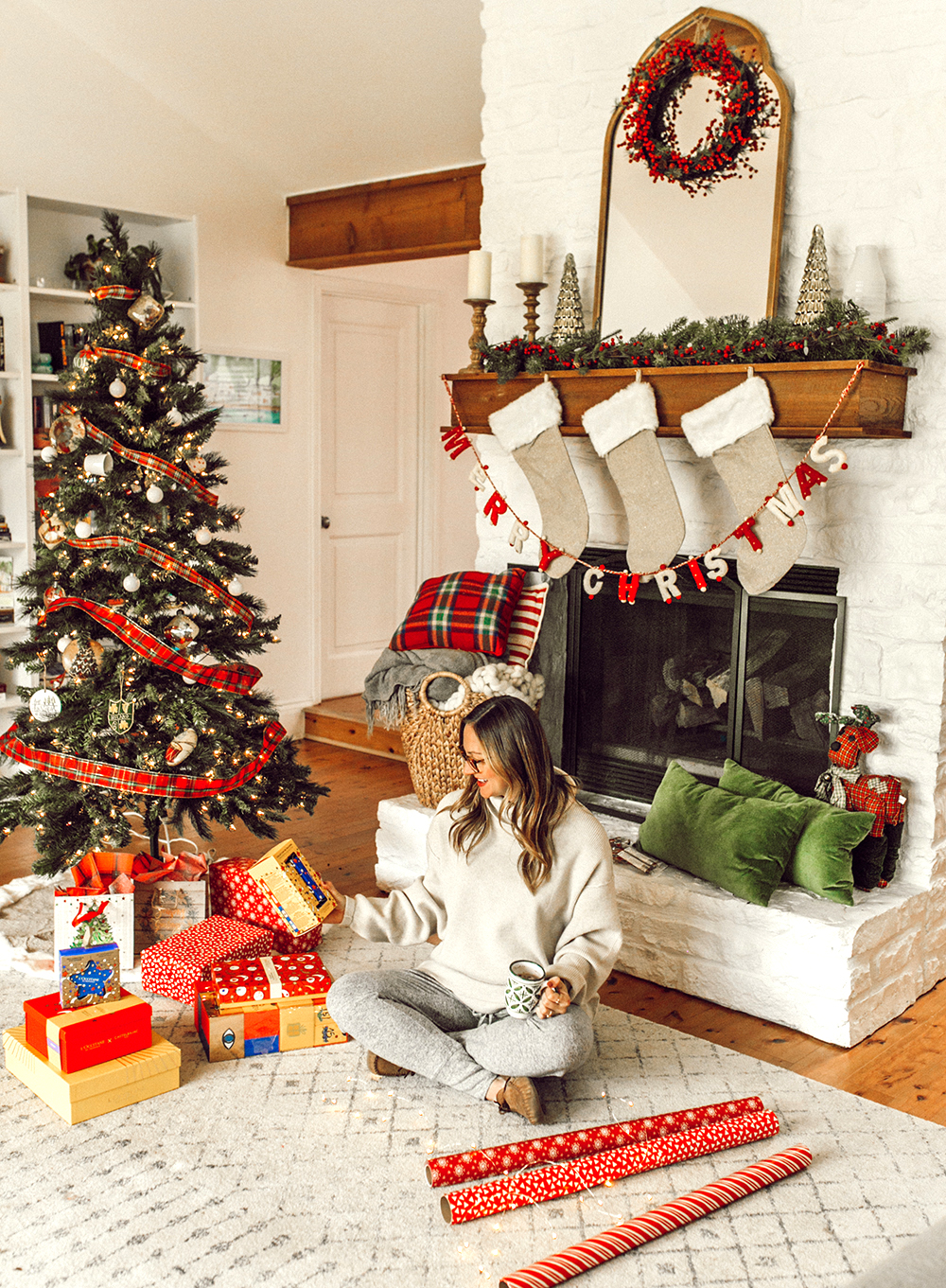 1-livvyland-blog-olivia-watson-austin-texas-lifestyle-blogger-christmas-tree-holiday-gift-idea-l'occitane-beauty-1