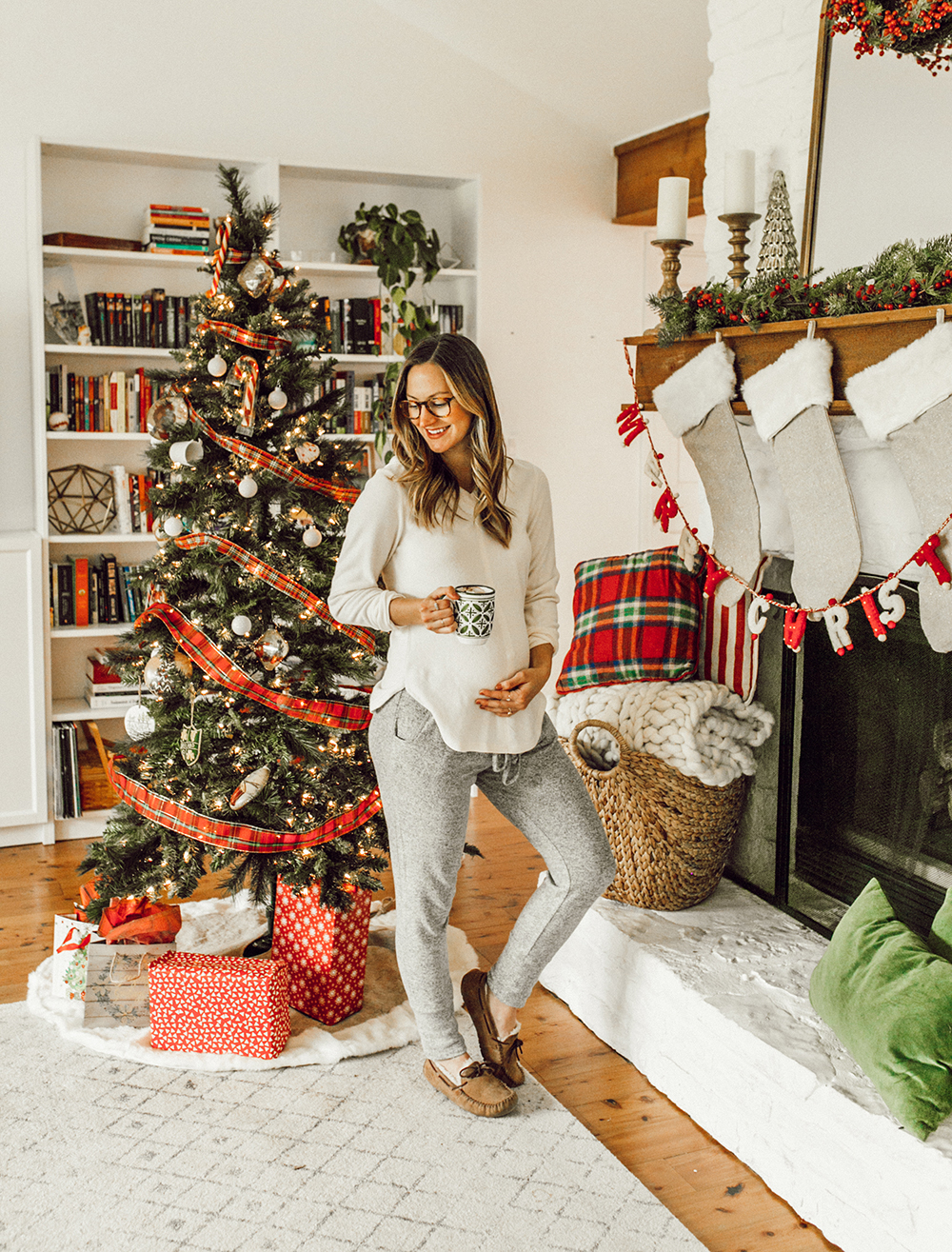 livvyland-blog-olivia-watson-austin-texas-fashion-blogger-cozy-christmas-gift-idea-bobeau-loungewear-1