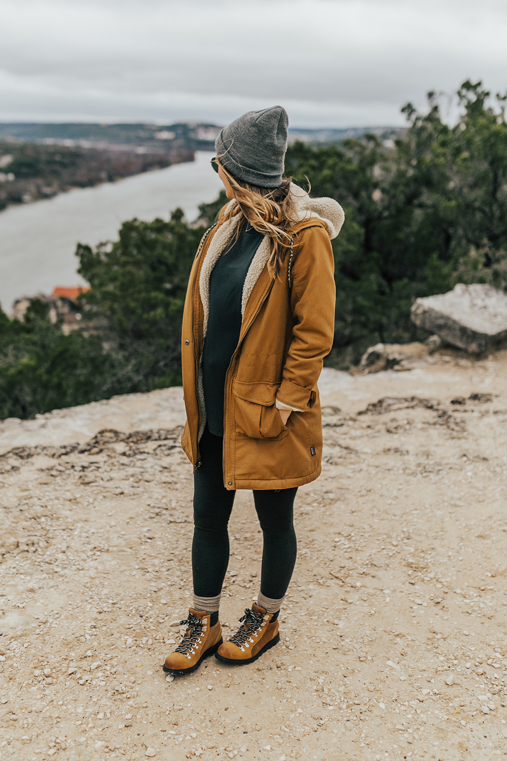 livvyland-blog-olivia-watson-austin-texas-fashion-lifestyle-blogger-patagonia-prarie-dawn-jacket-winter-hike-mount-bonnell-1