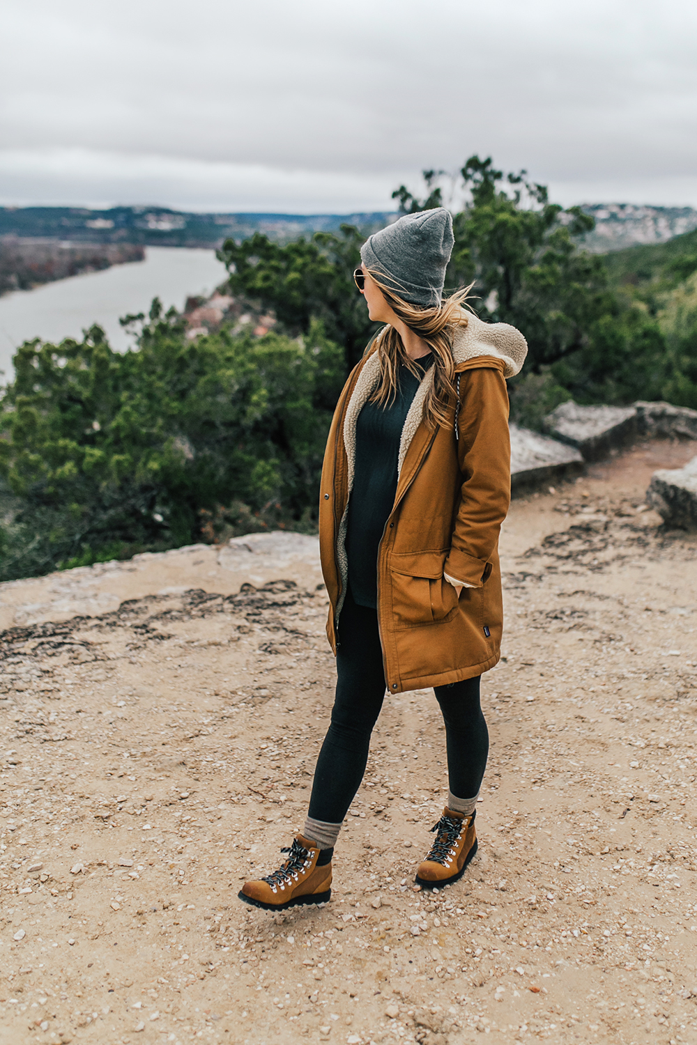 livvyland-blog-olivia-watson-austin-texas-fashion-lifestyle-blogger-patagonia-prarie-dawn-jacket-winter-hike-mount-bonnell-11