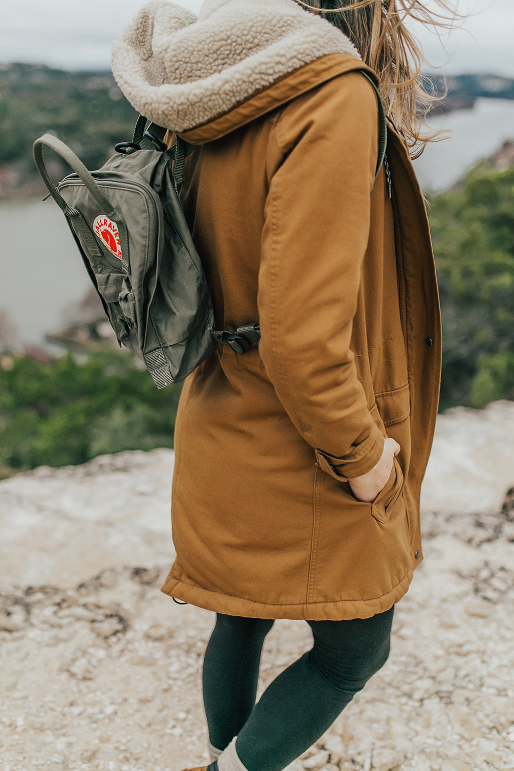 livvyland-blog-olivia-watson-austin-texas-fashion-lifestyle-blogger-patagonia-prarie-dawn-jacket-winter-hike-mount-bonnell-2