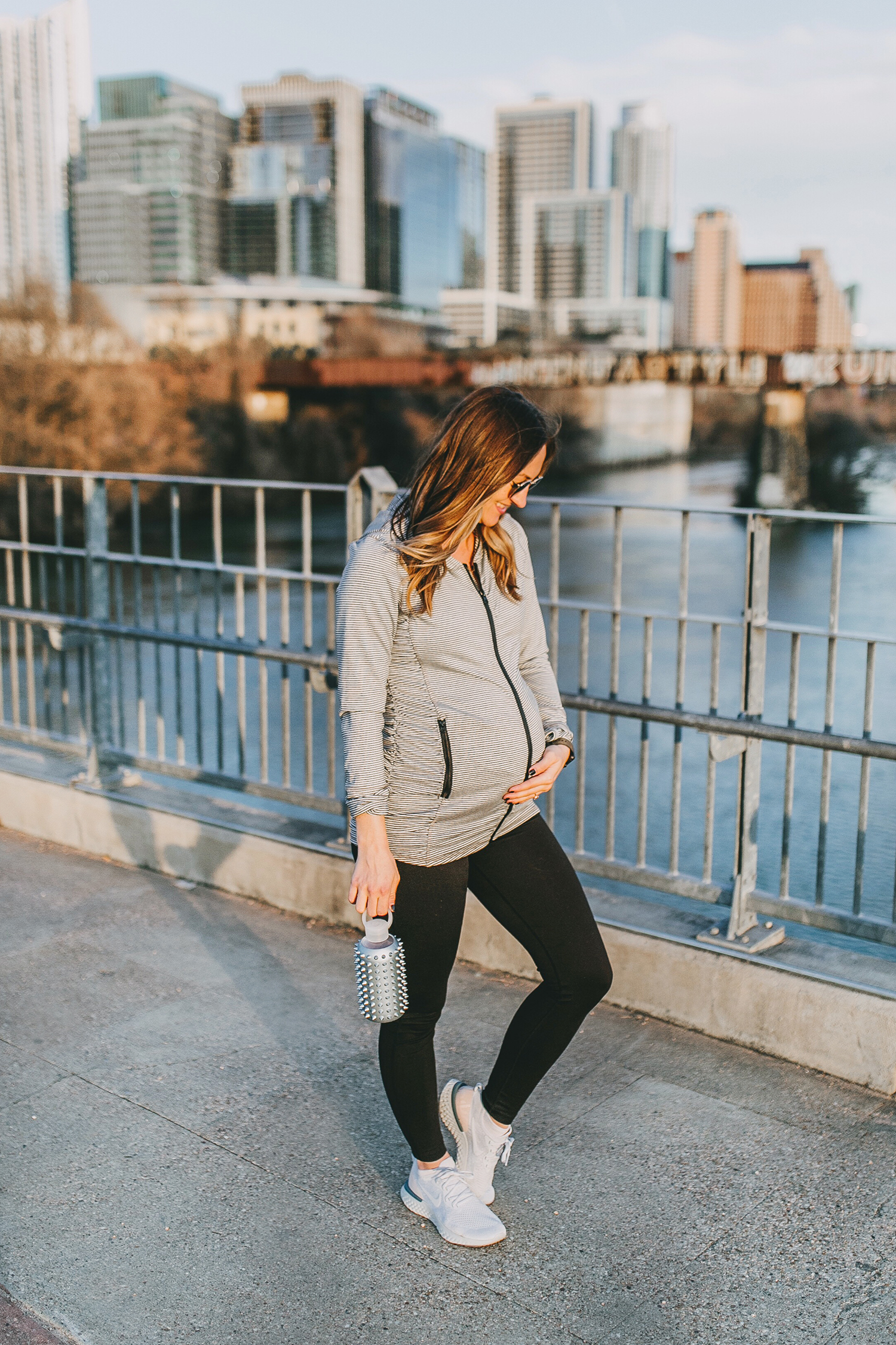 livvyland-blog-olivia-watson-austin-texas-lamar-bridge-maternity-pregnancy-workout-outfit-leggings-nordstrom-3