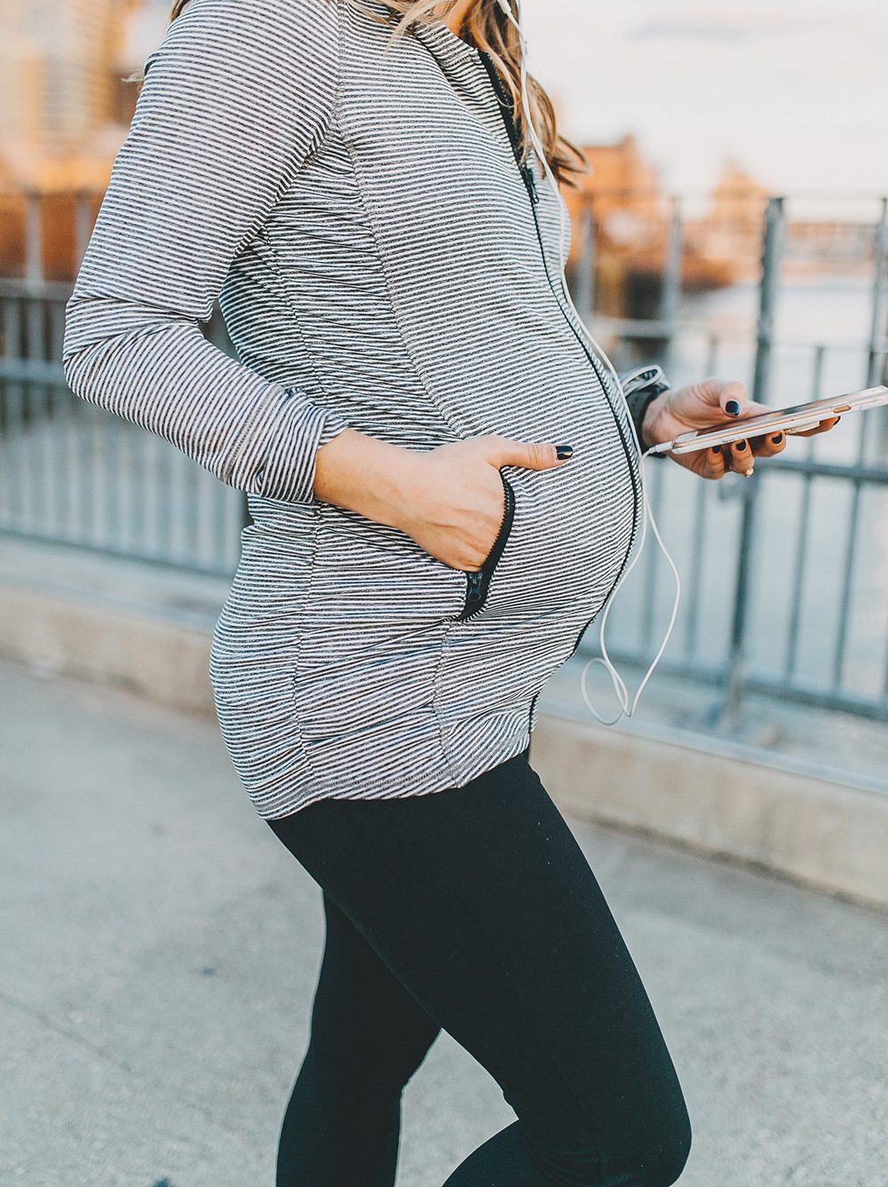 livvyland-blog-olivia-watson-austin-texas-lamar-bridge-maternity-pregnancy-workout-outfit-leggings-nordstrom-5