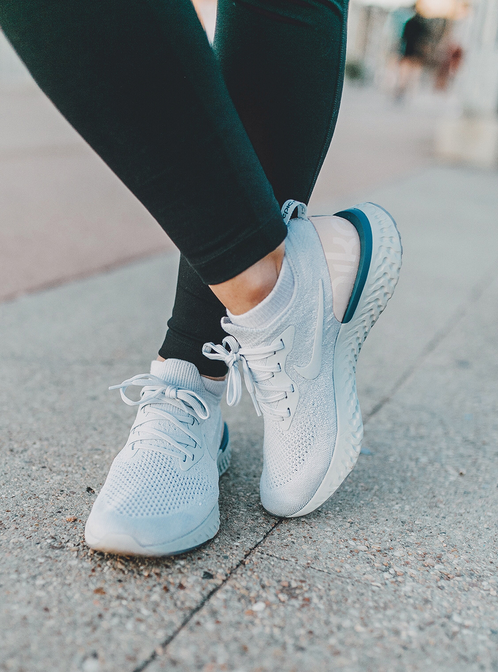 livvyland-blog-olivia-watson-austin-texas-lamar-bridge-maternity-pregnancy-workout-outfit-leggings-nordstrom-nike-flyknit-epic-react-1