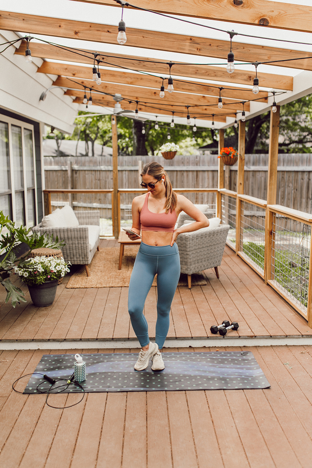 livvyland-blog-olivia-watson-austin-texas-lifestyle-blogger-lululemon-in-movement-leggings-long-lines-energy-bra-postpartum-workout-routine-7