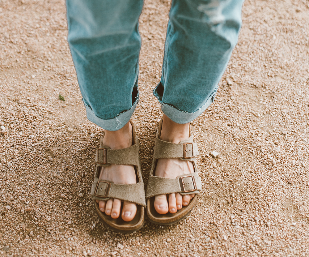 livvyland-blog-olivia-watson-austin-texas-fashion-lifestyle-blogger-farmers-market-free-people-tank-razorback-tank-top-high-rise-slim-straight-leg-pant-arizona-birkenstock-outfit-11