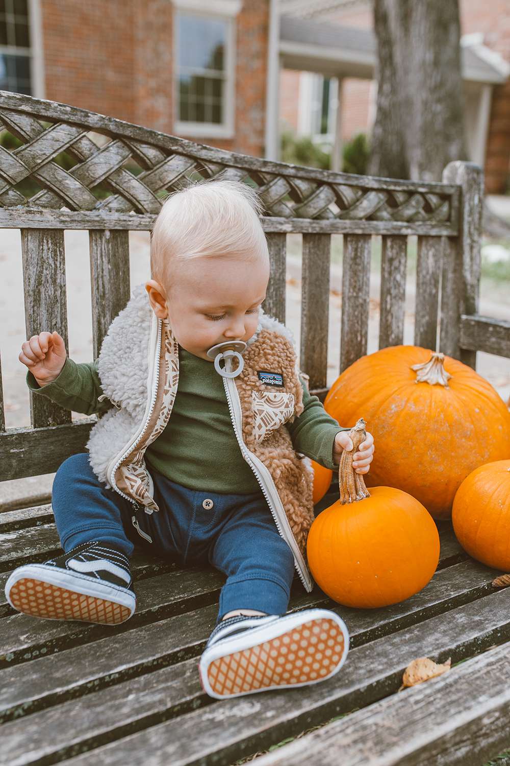 livvyland-blog-olivia-watson-austin-texas-lifestyle-fashion-blogger-patagonia-los-gatos-vest-outfit-pumpkin-patch-2