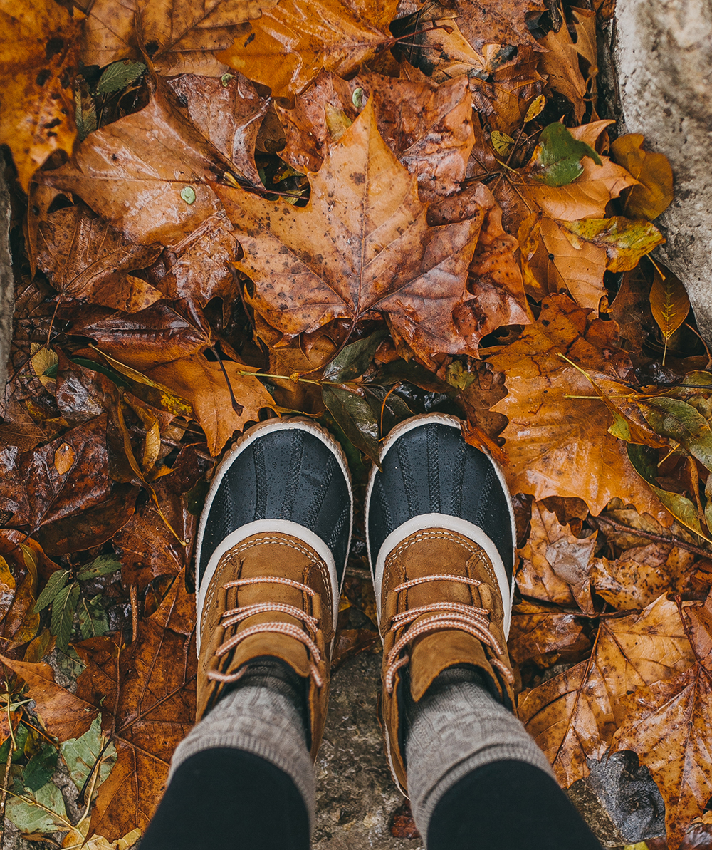 livvyland-blog-olivia-watson-austin-texas-barton-creek-greenbelt-hike-lost-creek-backcountry-sorel-out-n-about-booties