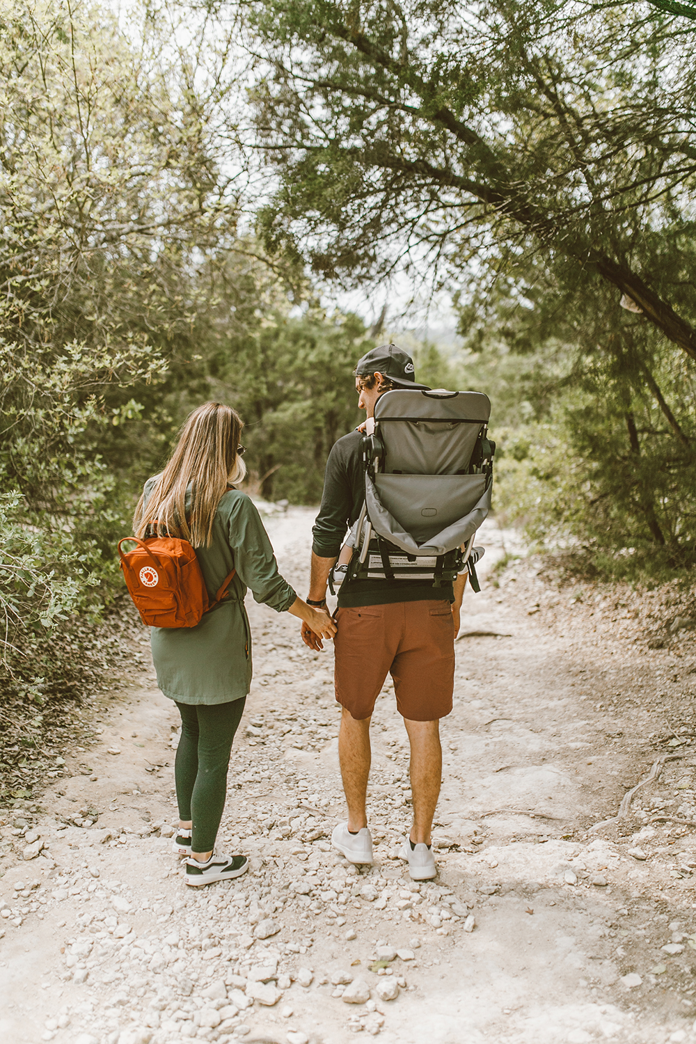 livvyland-blog-olivia-watson-austin-texas-greenbelt-hike-nature-walk-fjallraven-kanken-mini-autumn-leaf-2