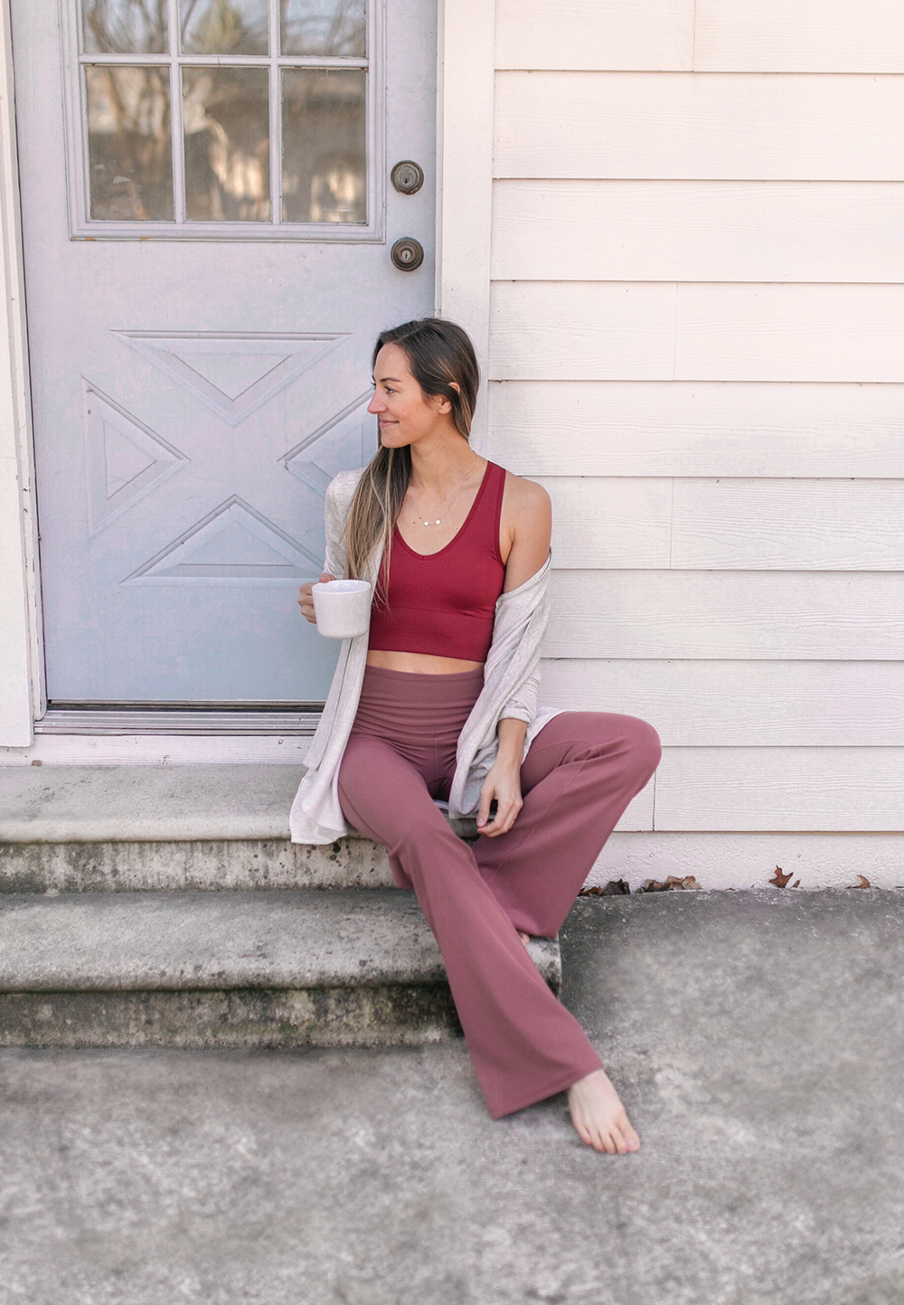 casual look  Outfits with leggings, Flared pants outfit, Flare