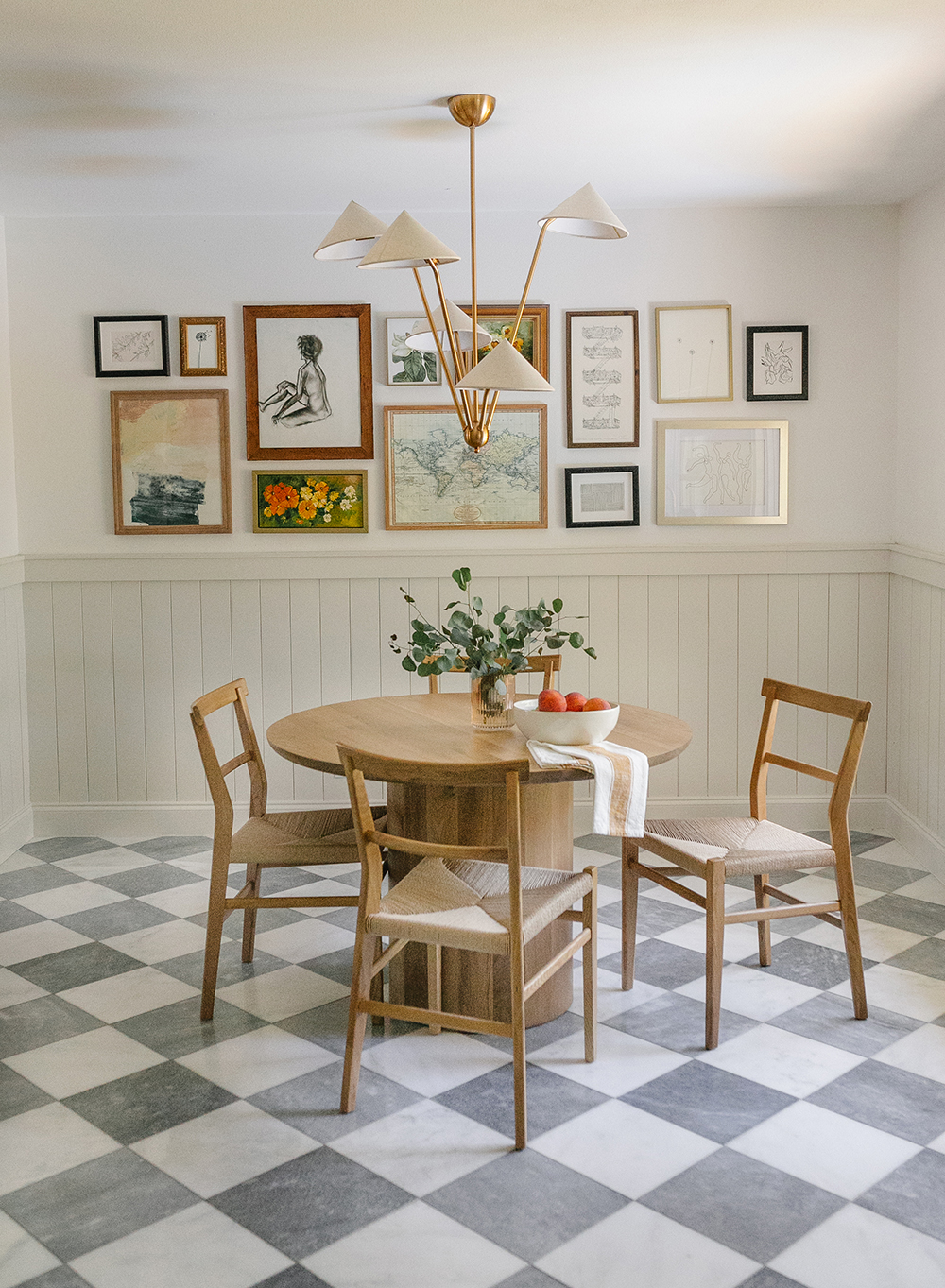 livvyland-blog-olivia-watson-french-countryside-hill-country-dining-room-round-white-oak-table-amber-lewis-anthropologie-mantis-chandelier-cb2-spindler-1