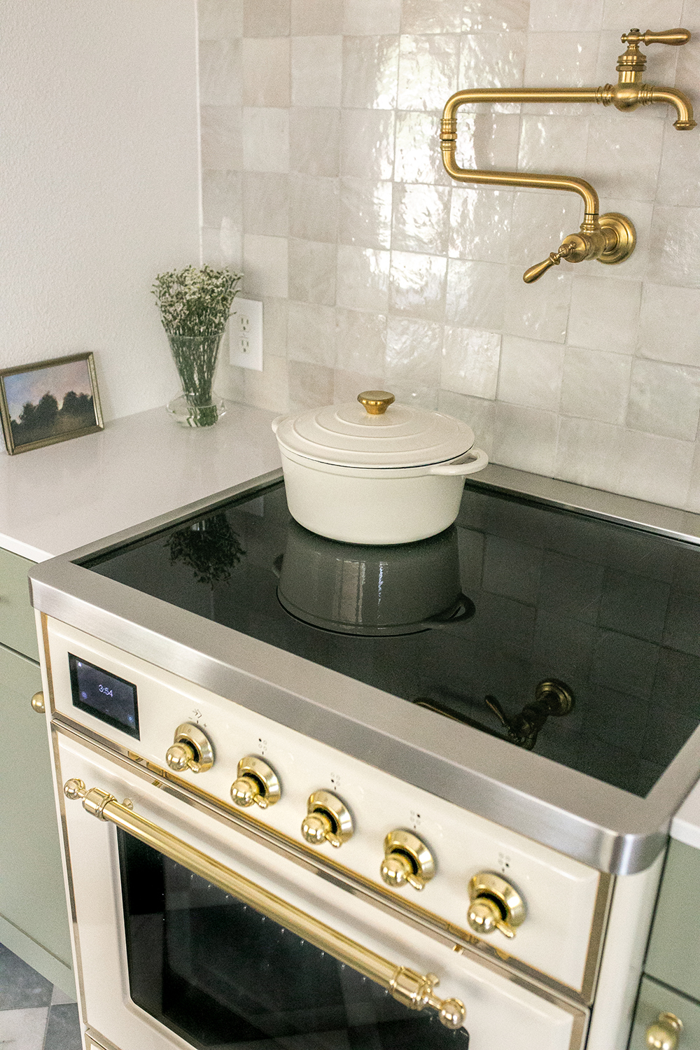 How to style a white and gold range cooker in my kitchen - Blog