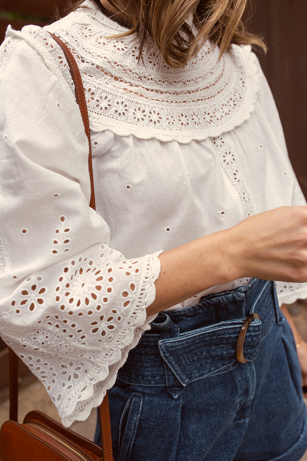 livvyland-blog-olivia-watson-austin-texas-fashion-blogger-sezane-celestia-eyelet-blouse-rome-shorts-victor-bag-7