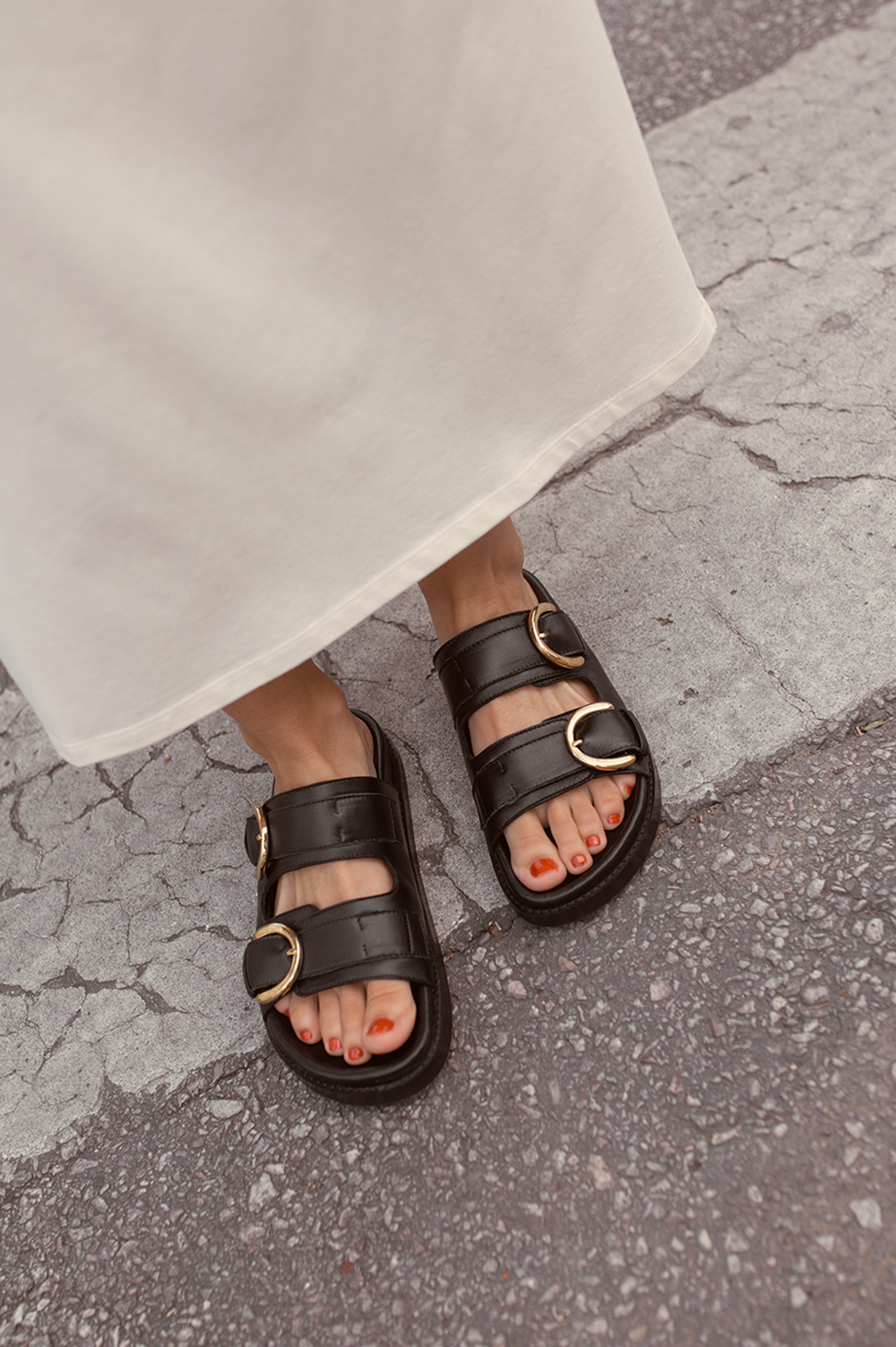 livvyland-blog-olivia-watson-sezane-pippa-dress-cream-lenny-low-mules-black-leather-dad-sandals