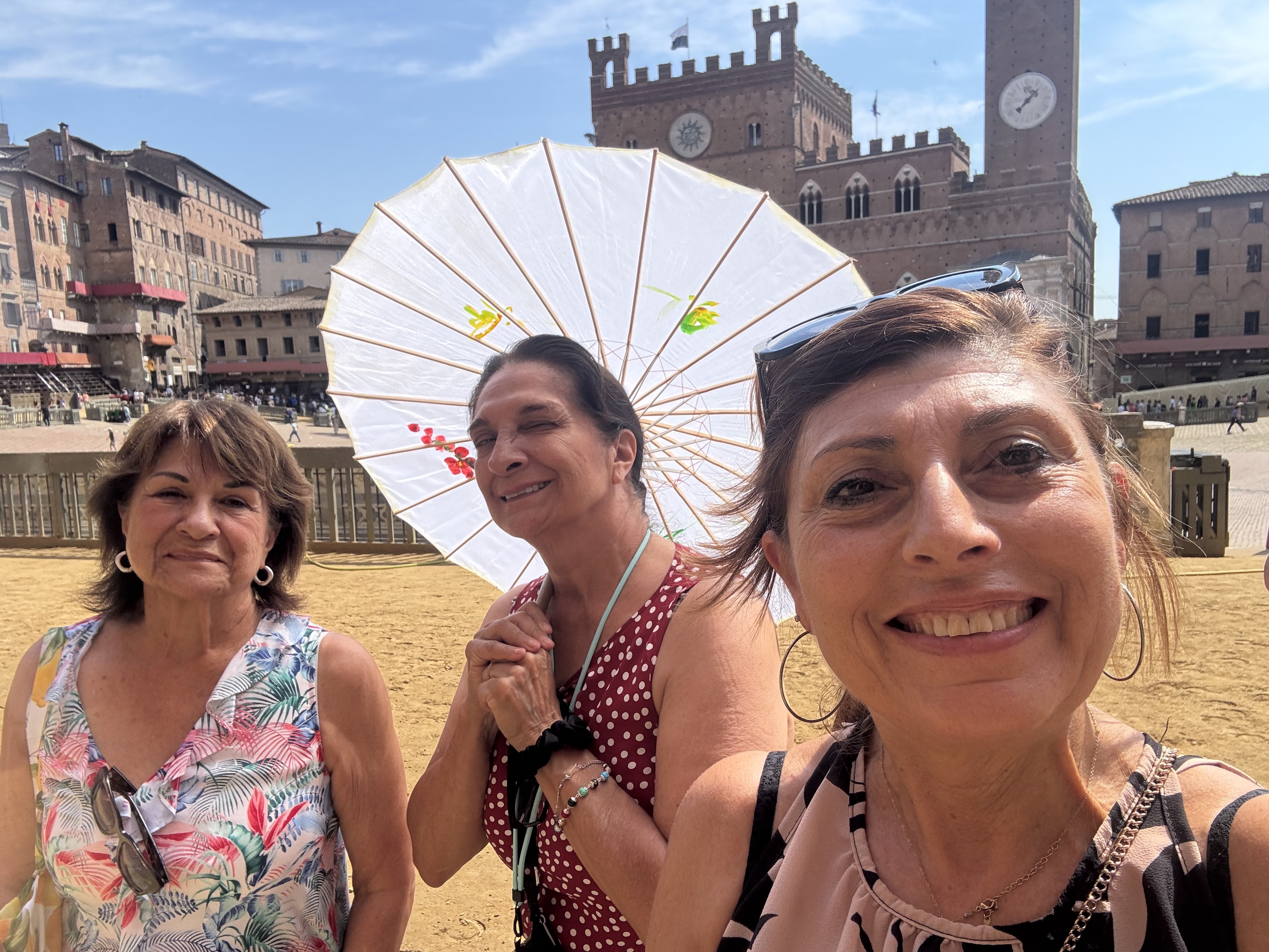 Happy Travelers in Siena, Italy with a Lokafy Local Tour Guide