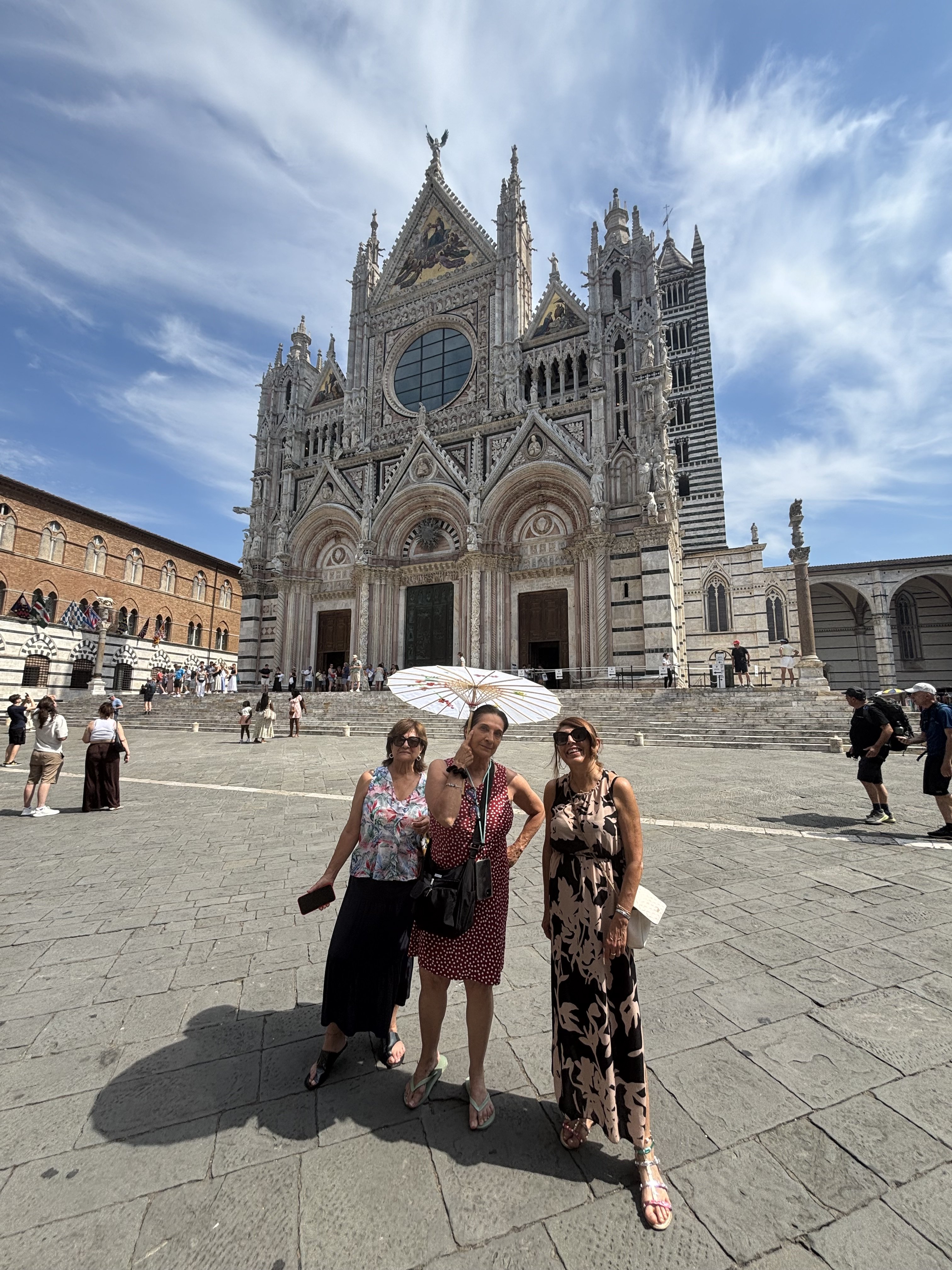 Happy Travelers in Siena, Italy with a Lokafy Local Tour Guide