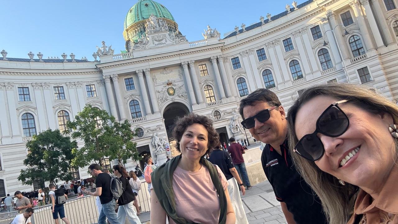 Happy Travelers in Vienna, Austria with a Lokafy Local Tour Guide