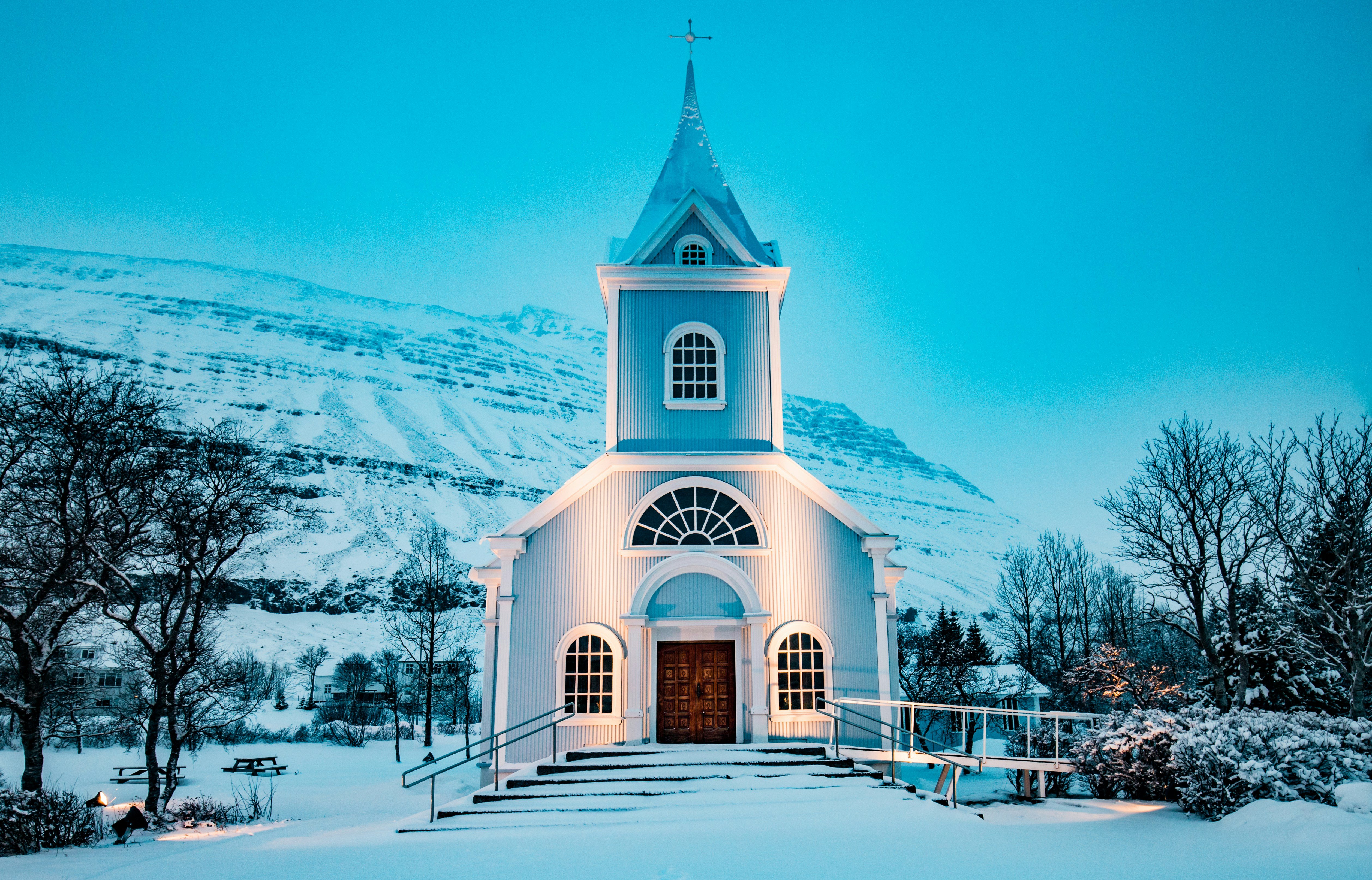 iceland new year's eve celebration