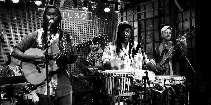 Malick Diaw, Groupe de Musique Africaine en représentation à Paris - photo de couverture n° 1