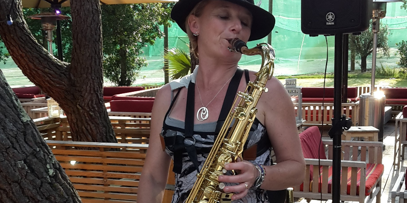 Laly Enscène, Musiciens Pop en représentation à Gironde - photo de couverture n° 3