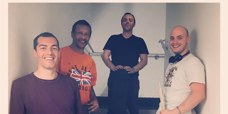 Edward Camberra, Groupe de Musique Rock en représentation - photo de couverture n° 1