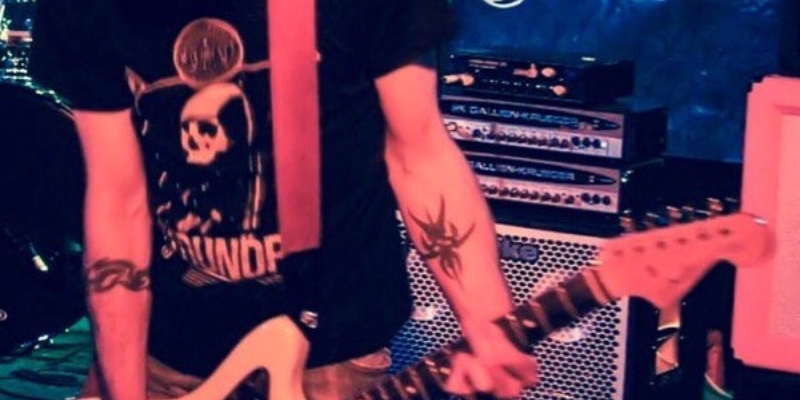 M0N0CHR0ME ZER0, Musiciens Guitariste en représentation à Gironde - photo de couverture n° 1
