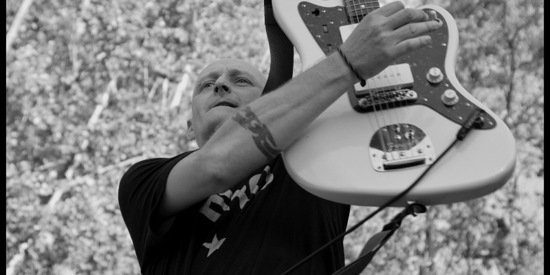 M0N0CHR0ME ZER0, Musiciens Guitariste en représentation à Gironde - photo de couverture n° 2