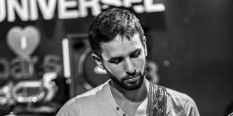 Arnaud Leguay, Musiciens Guitariste en représentation à Paris - photo de couverture n° 2