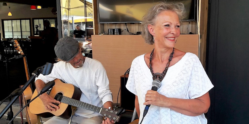 Jim'Is Duo, Chanteur Chanteur en représentation à Gironde - photo de couverture