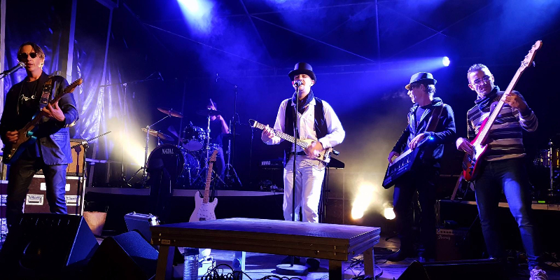 Amber Blitz, Groupe de Musique Rock en représentation - photo de couverture n° 2