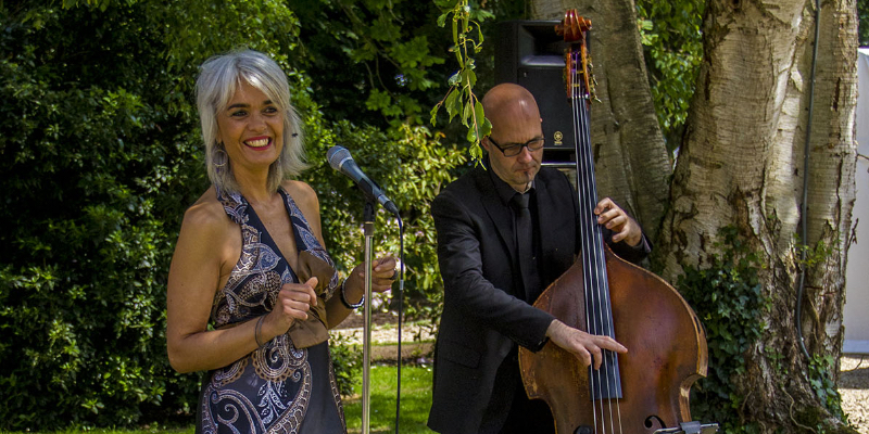 Emma Jazz Trio, Chanteur Chanteur en représentation à Vendée - photo de couverture n° 3