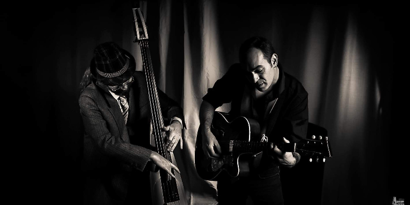 Chasseurs de Lunes, Chanteur Chanteur en représentation à Savoie - photo de couverture n° 2