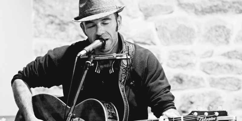 Steph Buhé, Chanteur Chanteur en représentation à Morbihan - photo de couverture n° 2