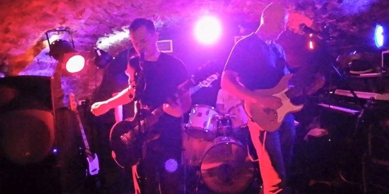 UnReAL, Groupe de Musique Rock en représentation à Rhône - photo de couverture n° 3