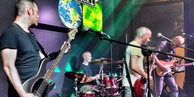 UnReAL, Groupe de Musique Rock en représentation à Rhône - photo de couverture n° 2