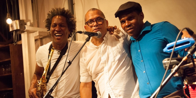 YANDI, Groupe de Musique Latino en représentation à Paris - photo de couverture