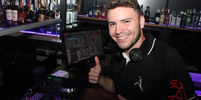 DJ Necka, DJ DJ en représentation à Hérault - photo de couverture