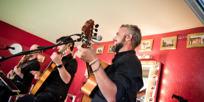 Big Fiesta, Chanteur Chanteur en représentation à Marne - photo de couverture n° 3