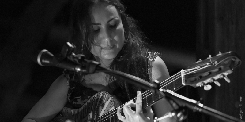 Fleur HoYen, Chanteur Chanteur en représentation à Réunion - photo de couverture n° 3