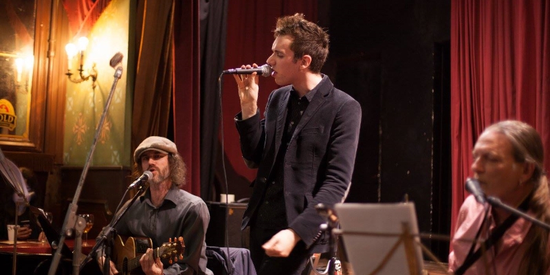 Guillaume Muller, Chanteur Chanteur en représentation - photo de couverture n° 2