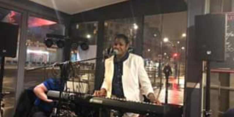 Béa et Vincent, Musiciens Soul en représentation à Paris - photo de couverture