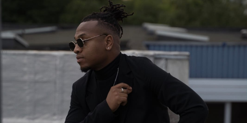 Erwann, Chanteur Chanteur en représentation à Val d'Oise - photo de couverture n° 2