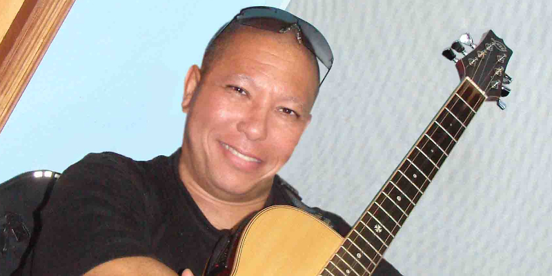 Ricardo Santana, Groupe de Musique Musiques du Monde en représentation à Paris - photo de couverture