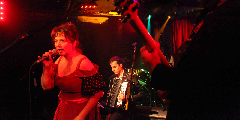 Guénaëlle L., Chanteur Chanteur en représentation - photo de couverture n° 3