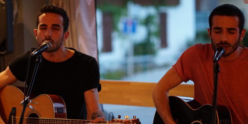 Tommy Karraoui, Musiciens Acoustique en représentation à Haute Savoie - photo de couverture n° 2