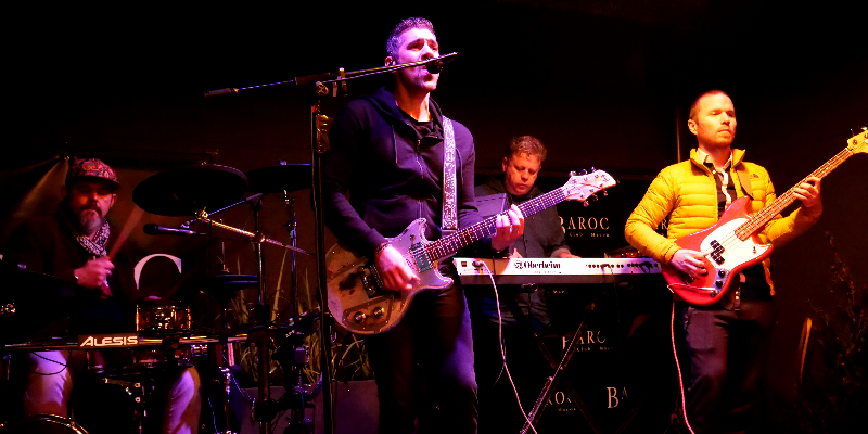 BACKSPIN, Chanteur Chanteur en représentation à Rhône - photo de couverture