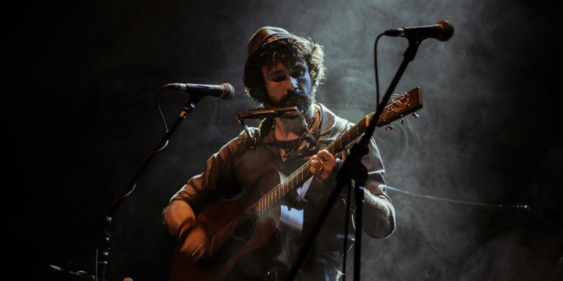 Matt DeHarp, Chanteur Chanteur en représentation à Cher - photo de couverture n° 1