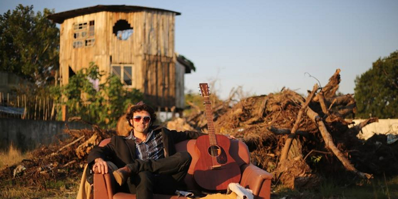 Matt DeHarp, Chanteur Chanteur en représentation à Cher - photo de couverture n° 2