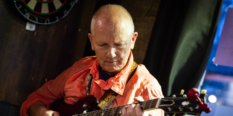 Steve Tallis, Musiciens Guitariste en représentation à Seine Saint Denis - photo de couverture n° 2