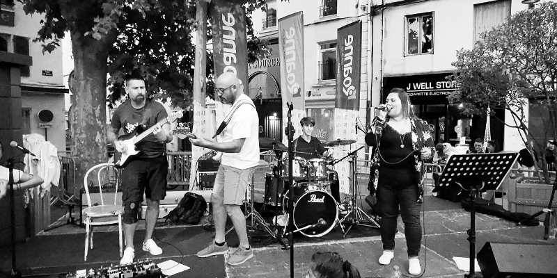 Monsieur Emilie, Groupe de Musique Rock en représentation à Loire - photo de couverture n° 1